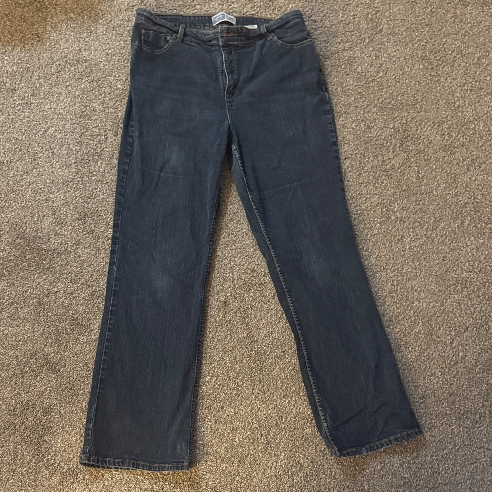 Levi At Waist Bootcut size 16